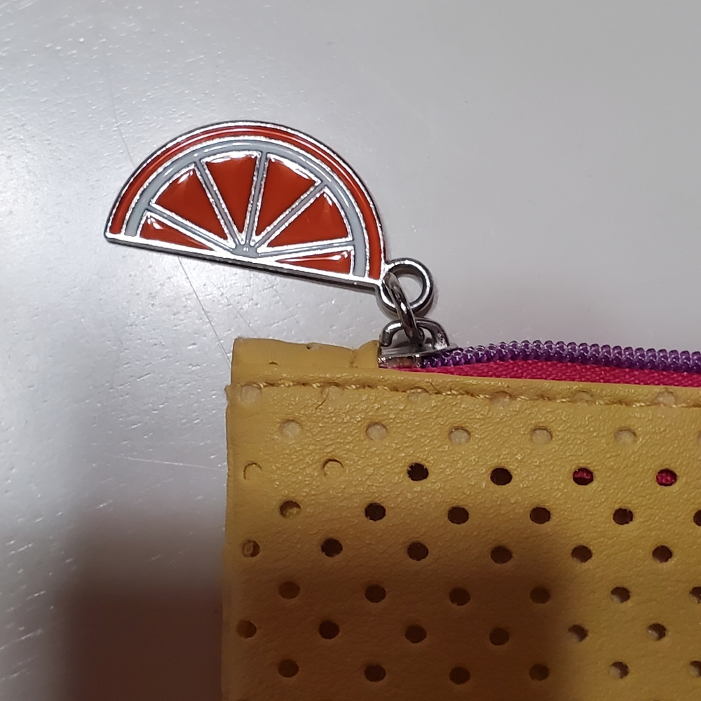 IPSY glam bag - Picture 2 of 3